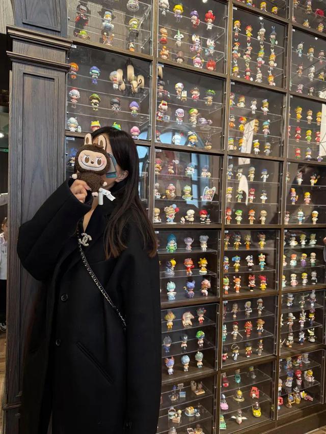 衣服月入超2万 月销超过300单开元棋牌女生兼职给LABUBU钩(图2) 衣服月入超2万 月销超过300单开元棋牌女生兼职给LABUBU钩(图2)